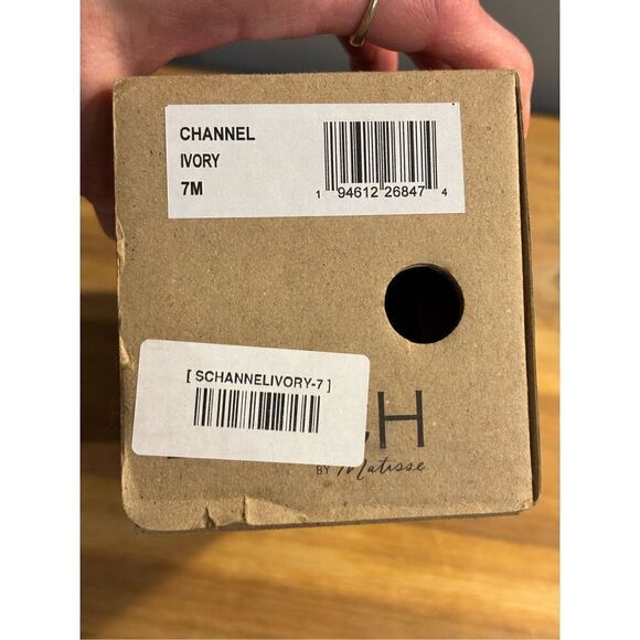 Beach slip on flat sandals, flip-flops size 7 - Picture 6 of 7